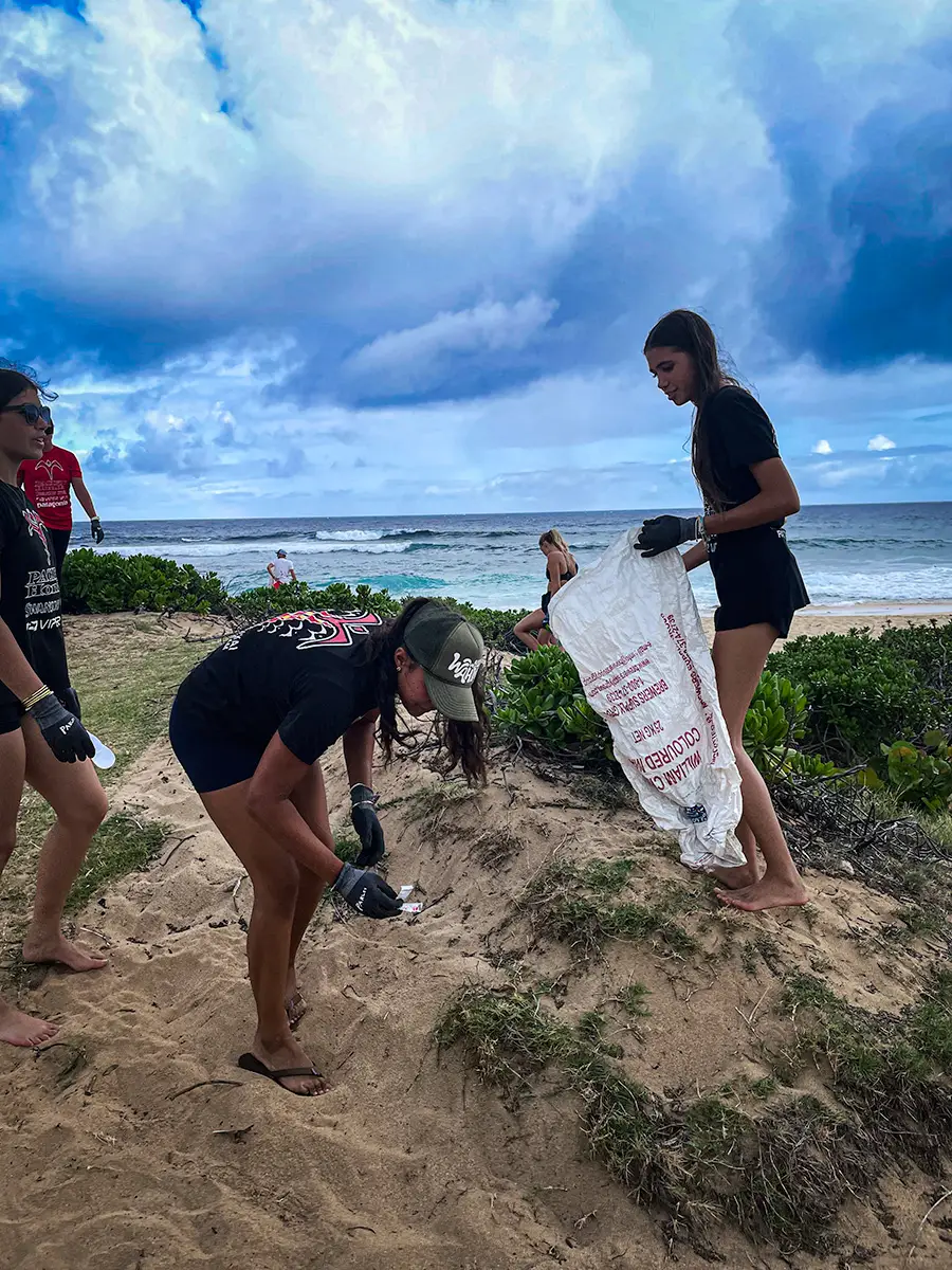 KLK Girls beach clean up